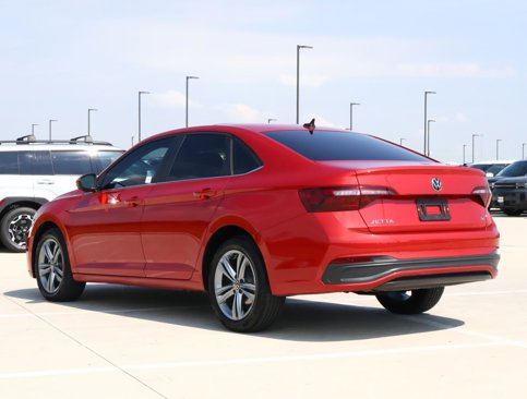 Used 2023 Volkswagen Jetta SE image 3