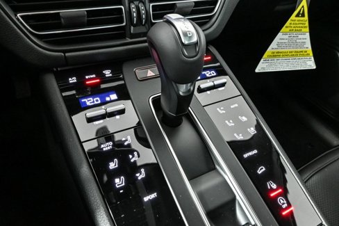 Certified 2025 Porsche Macan image 17
