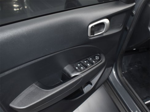 Certified 2024 Hyundai Venue SEL image 13