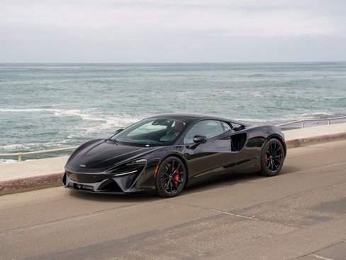 Used 2024 McLaren Artura image 1