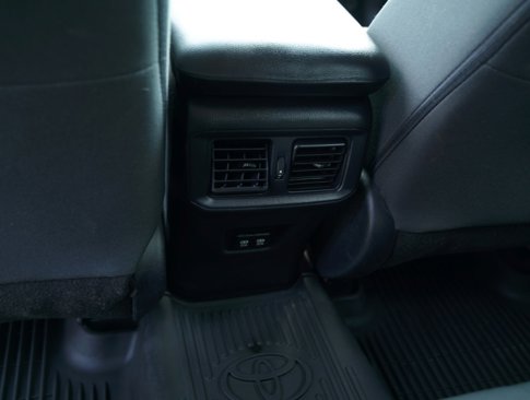 Used 2021 Toyota RAV4 XLE image 28
