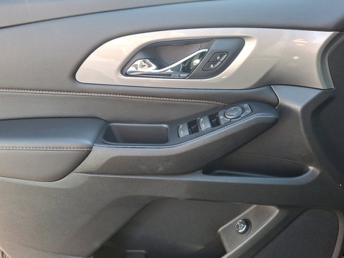 Used 2018 Chevrolet Traverse LT image 11