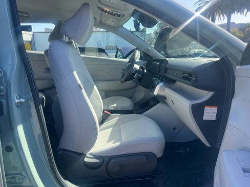 Used 2024 Hyundai Kona SE image 36
