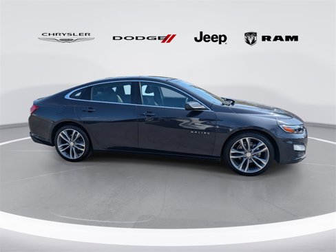 Used 2022 Chevrolet Malibu LT image 2