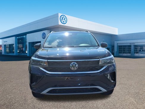 Certified 2024 Volkswagen Taos SE image 2