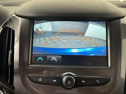 Used 2017 Chevrolet Cruze LT w/ Convenience Package image 18
