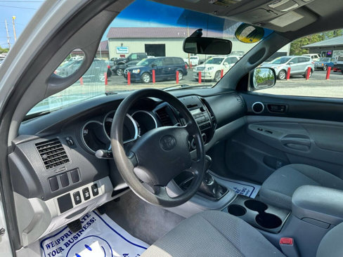 Used 2011 Toyota Tacoma 4x4 Access Cab image 9