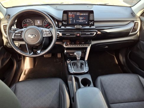 Used 2021 Kia Seltos EX image 3