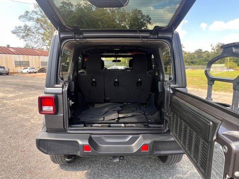 Used 2020 Jeep Wrangler Unlimited Sahara image 9