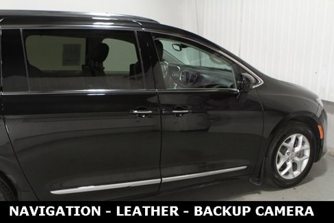 Used 2020 Chrysler Pacifica Touring-L Plus w/ Tire & Wheel Group image 36