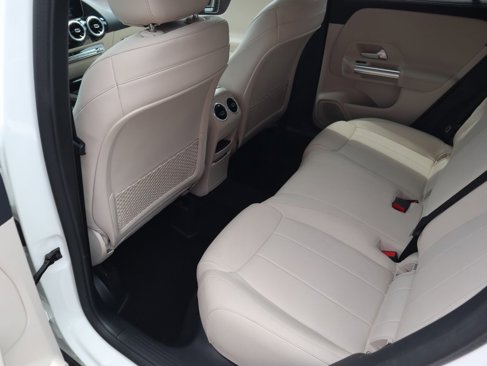 Certified 2021 Mercedes-Benz GLA 250 4MATIC w/ Premium Package image 9