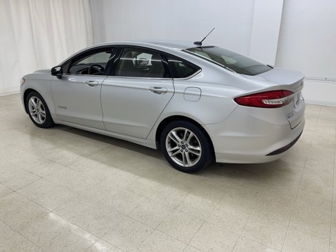 Used 2018 Ford Fusion S image 3