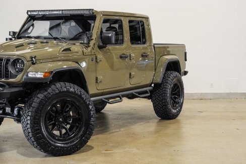 Used 2025 Jeep Gladiator Sport image 25