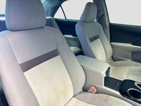 Used 2014 Toyota Camry LE image 14