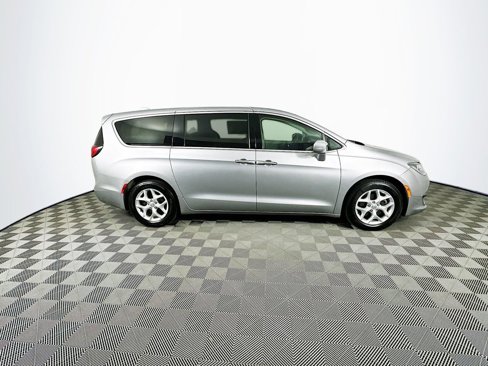 Certified 2018 Chrysler Pacifica Touring Plus w/ Tire & Wheel Group image 12