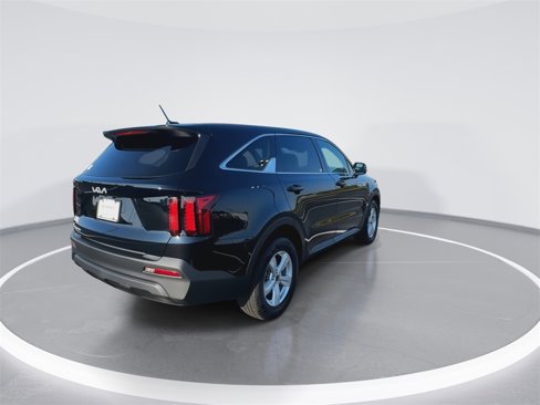 Used 2023 Kia Sorento LX image 8
