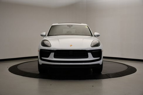 Used 2025 Porsche Macan image 10