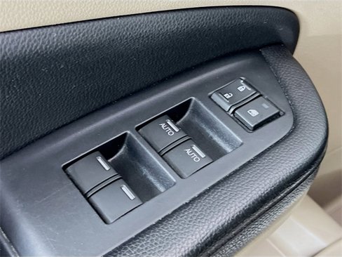 Used 2016 Honda Pilot Touring image 19