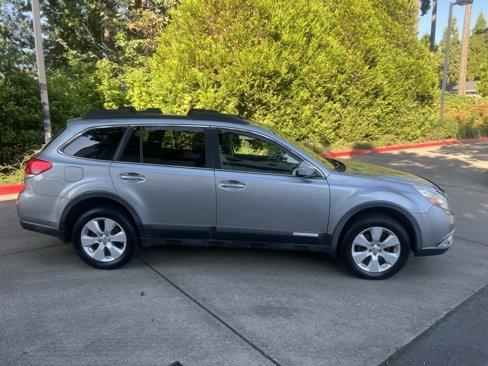 Used 2010 Subaru Outback 2.5i Limited w/ Protection Package 1A image 2