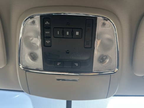Used 2011 Jeep Grand Cherokee 70th Anniversary image 17