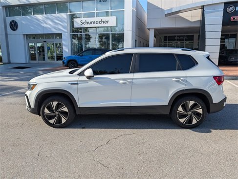 Certified 2024 Volkswagen Taos SE image 5