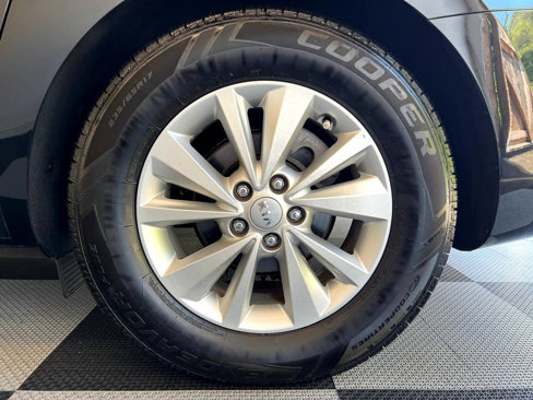 Used 2017 Kia Sedona LX image 28