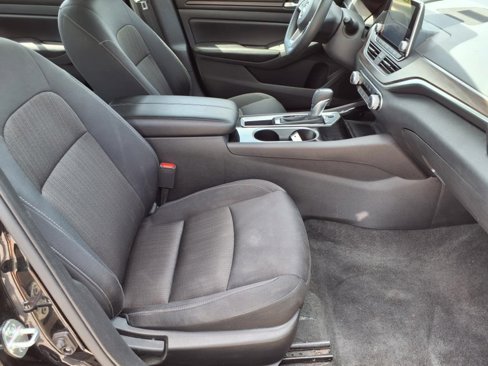 Used 2024 Nissan Altima 2.5 SV image 8