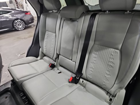 Used 2019 Land Rover Discovery Sport SE image 15