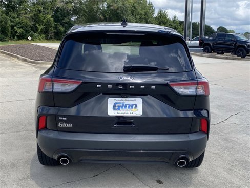 Used 2022 Ford Escape SE w/ SE Sport Appearance Package image 4