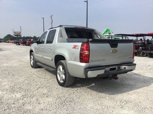 Used 2011 Chevrolet Avalanche LS image 5