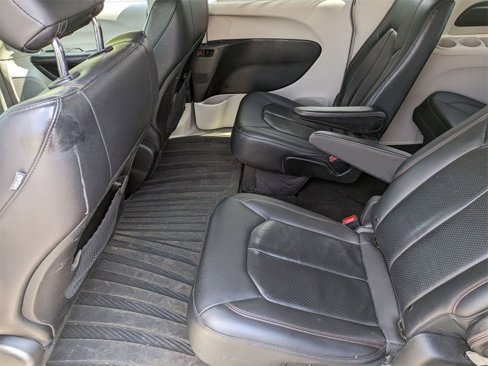 Used 2019 Chrysler Pacifica Touring-L image 25