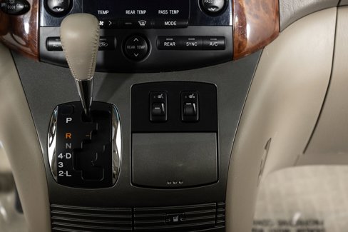 Used 2004 Toyota Sienna XLE Limited image 36