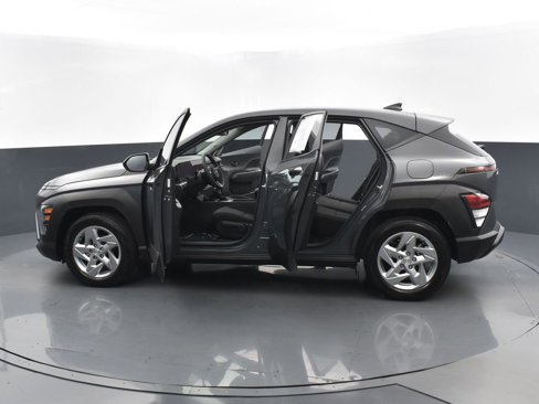 Certified 2025 Hyundai Kona SE image 31