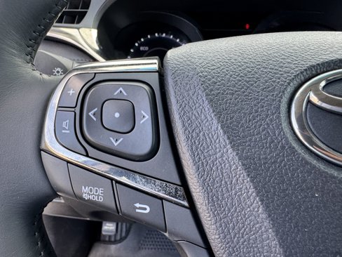 Used 2014 Toyota Avalon Limited image 29