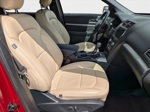 Used 2018 Ford Explorer XLT w/ Equipment Group 202A image 20