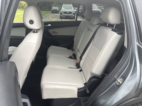 Used 2019 Volkswagen Tiguan SE image 27