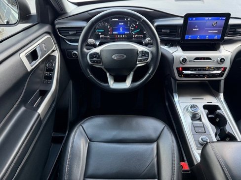 Used 2022 Ford Explorer XLT w/ Equipment Group 202A image 27