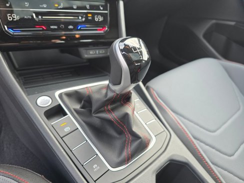 New 2025 Volkswagen Jetta GLI Autobahn image 33