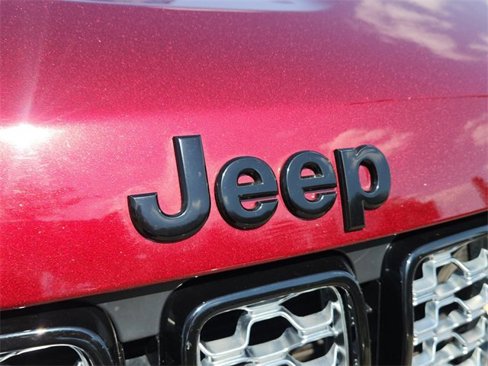 Used 2020 Jeep Grand Cherokee Altitude image 18