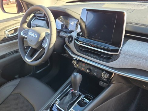 New 2025 Jeep Compass Latitude image 8