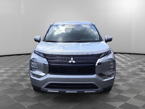 Used 2024 Mitsubishi Outlander SE image 2