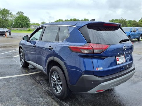 Used 2023 Nissan Rogue S image 6