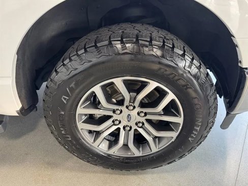 Used 2021 Ford F150 Lariat w/ Max Trailer Tow Package image 9