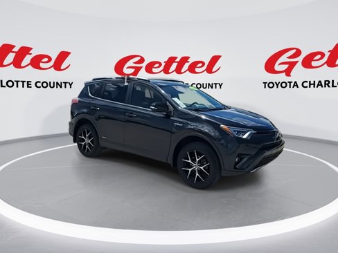 Used 2018 Toyota RAV4 SE image 2
