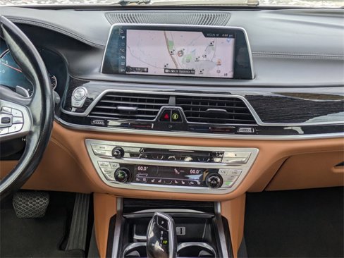 Used 2017 BMW 740i image 18