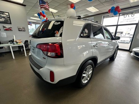 Used 2014 Kia Sorento LX image 12