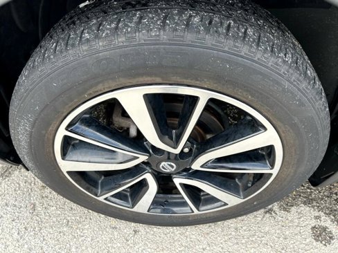 Used 2018 Nissan Rogue SL image 18