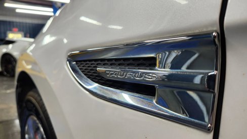 Used 2010 Ford Taurus Limited image 40