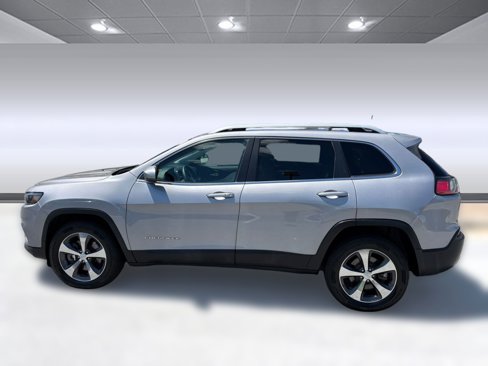 Used 2019 Jeep Cherokee Limited w/ Luxury Group image 2