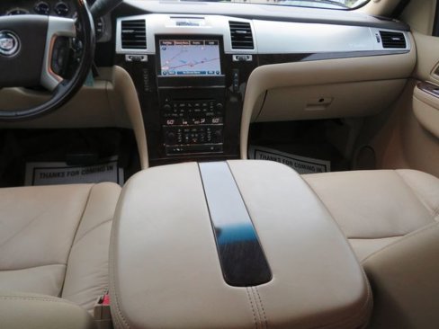 Used 2011 Cadillac Escalade ESV Premium image 33